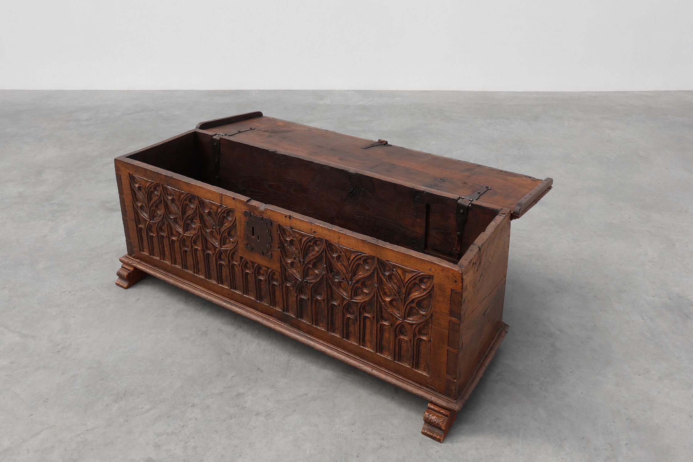 Rare Large Gothic 16th century carved solid oak chest, Francethumbnail